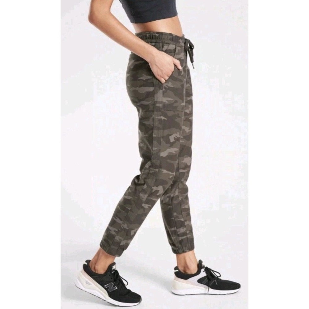 ATHLETA Camo Farallon Jogger Pant Women's Sz 8 Black Olive Camo‎ Drawstring EUC